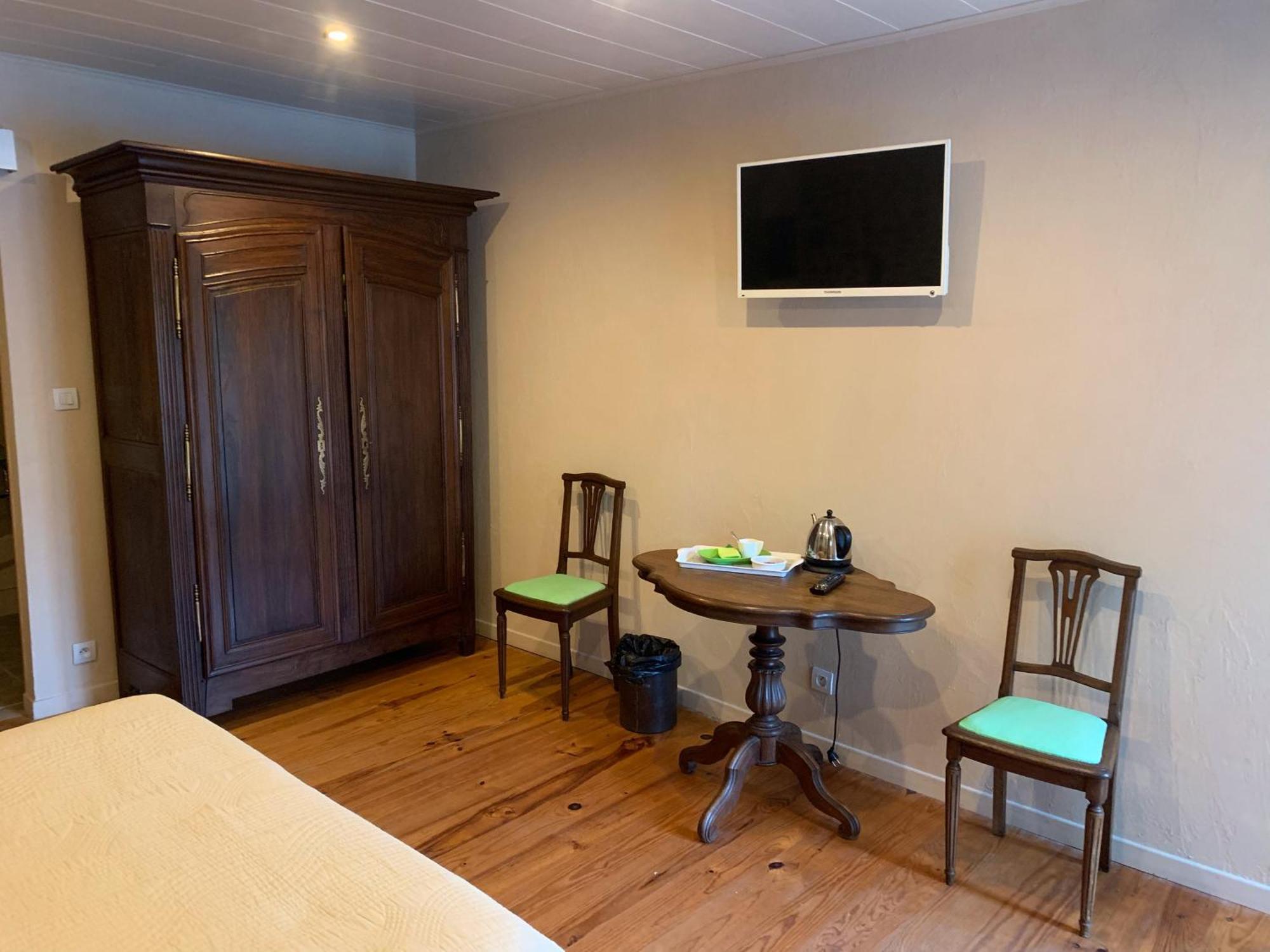 Bed and Breakfast L Entre Deux Champcey Zimmer foto